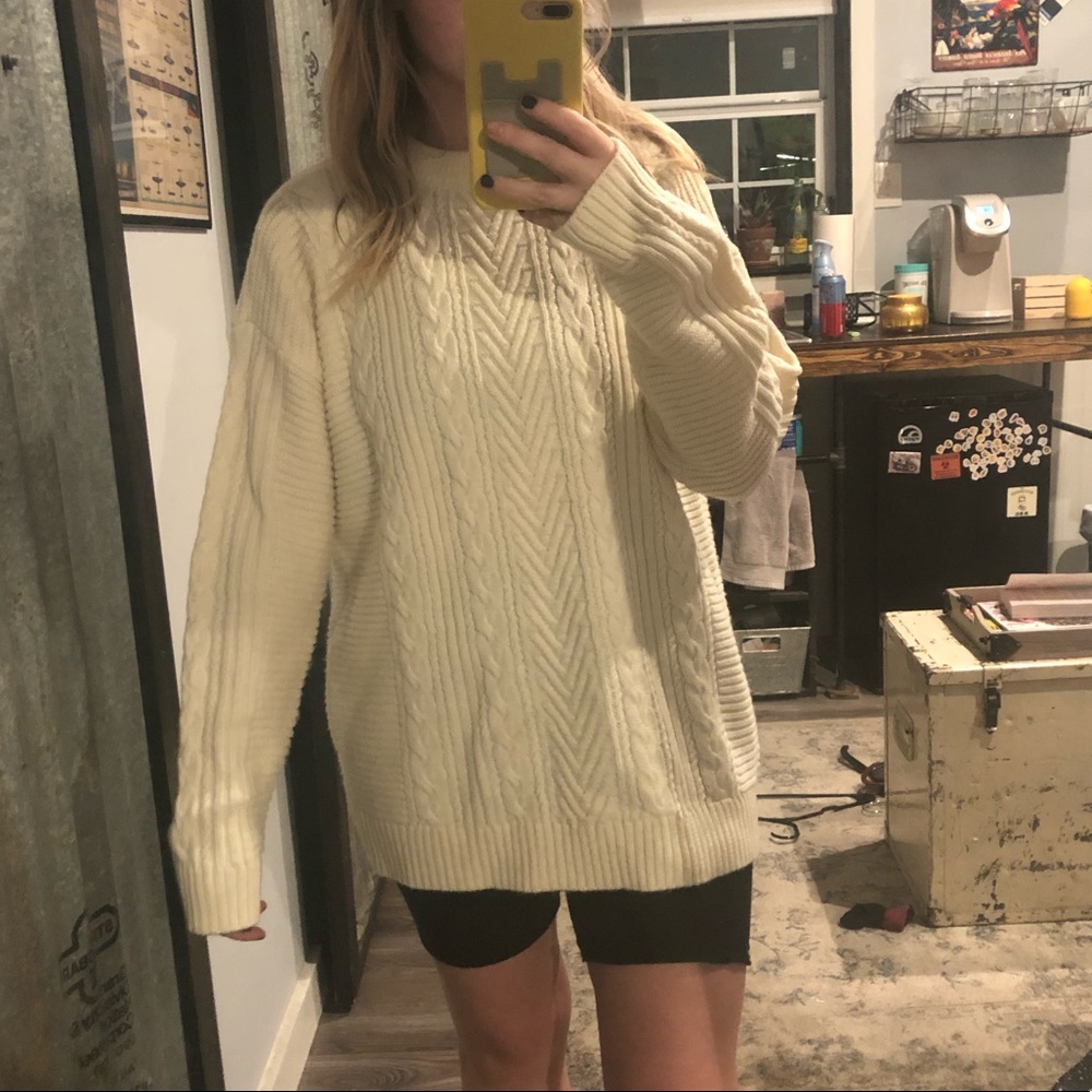 Uniqlo White Sweater